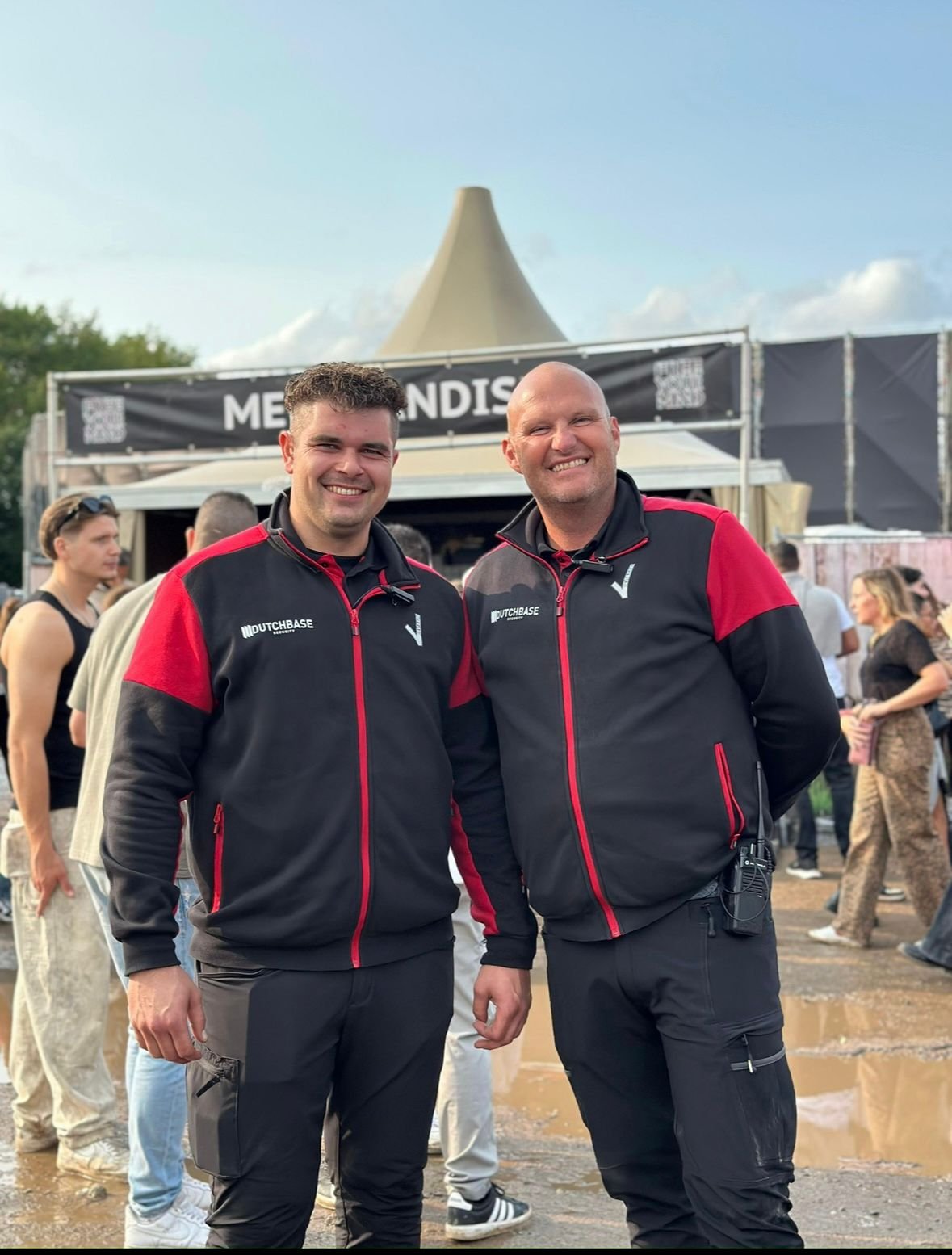 Gastvrije beveiligers van Dutchbase Security op een evenement